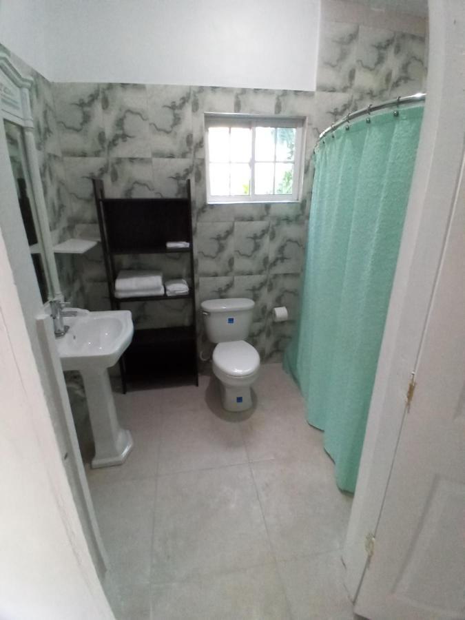 Grace Garden Guesthouse Ocho Rios Esterno foto