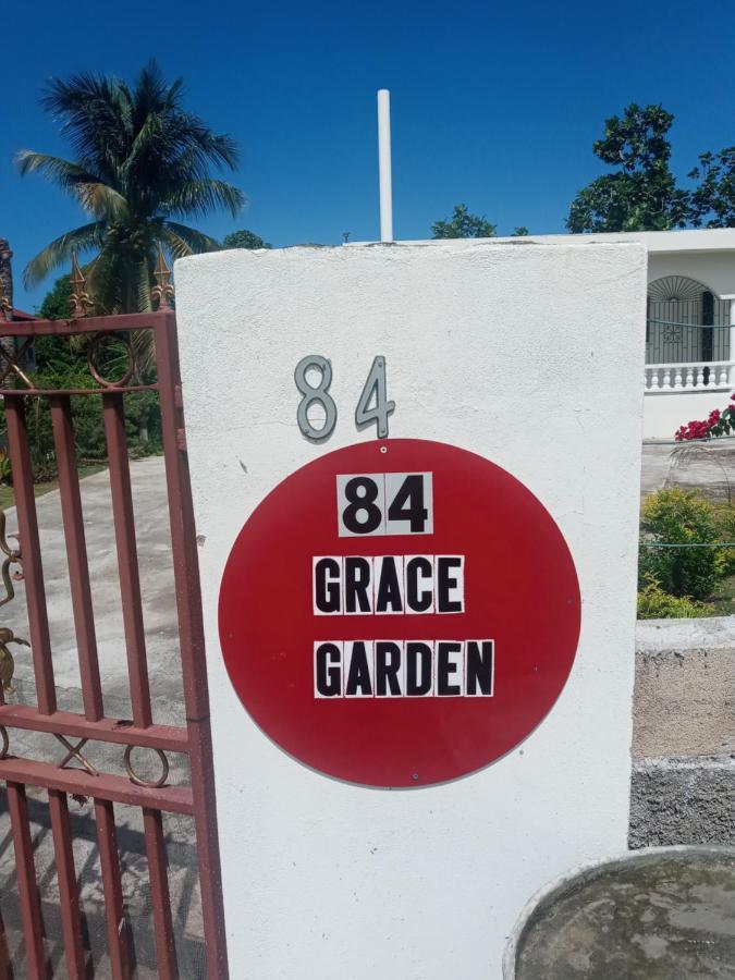 Grace Garden Guesthouse Ocho Rios Esterno foto