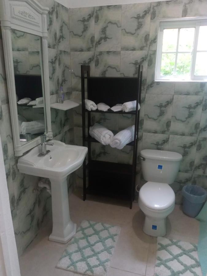 Grace Garden Guesthouse Ocho Rios Esterno foto