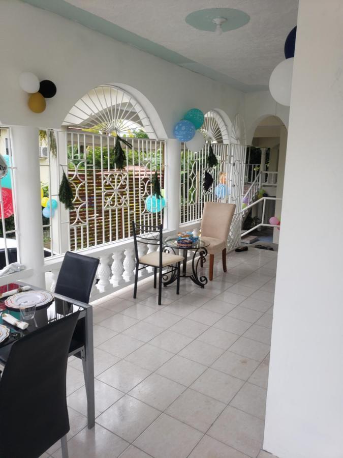 Grace Garden Guesthouse Ocho Rios Esterno foto